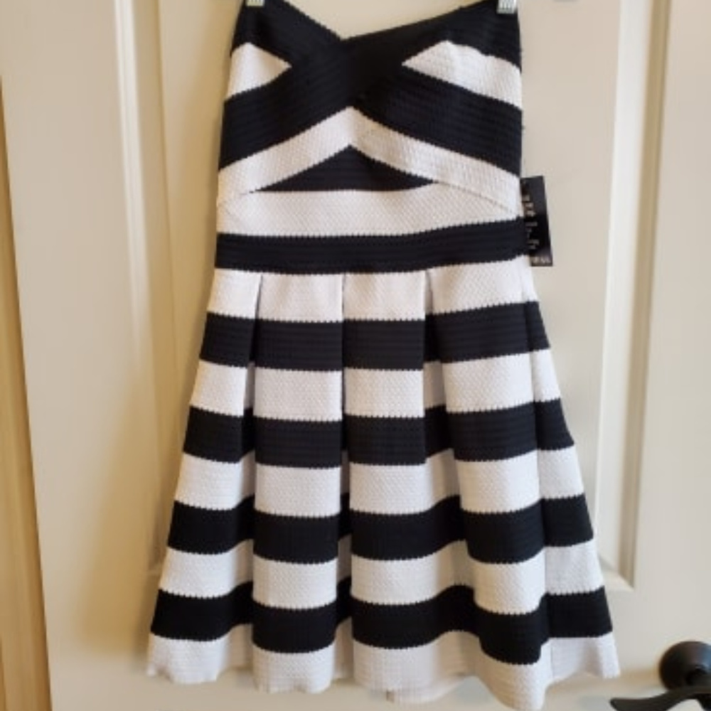 NWT Express Strapless Dress (SM)